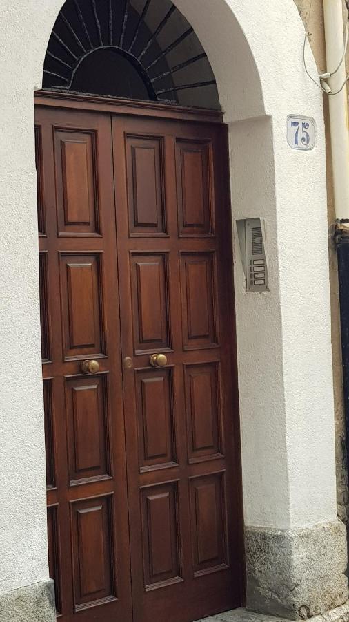 La Casa Di Mimi' Apartment เชฟาลู ภายนอก รูปภาพ